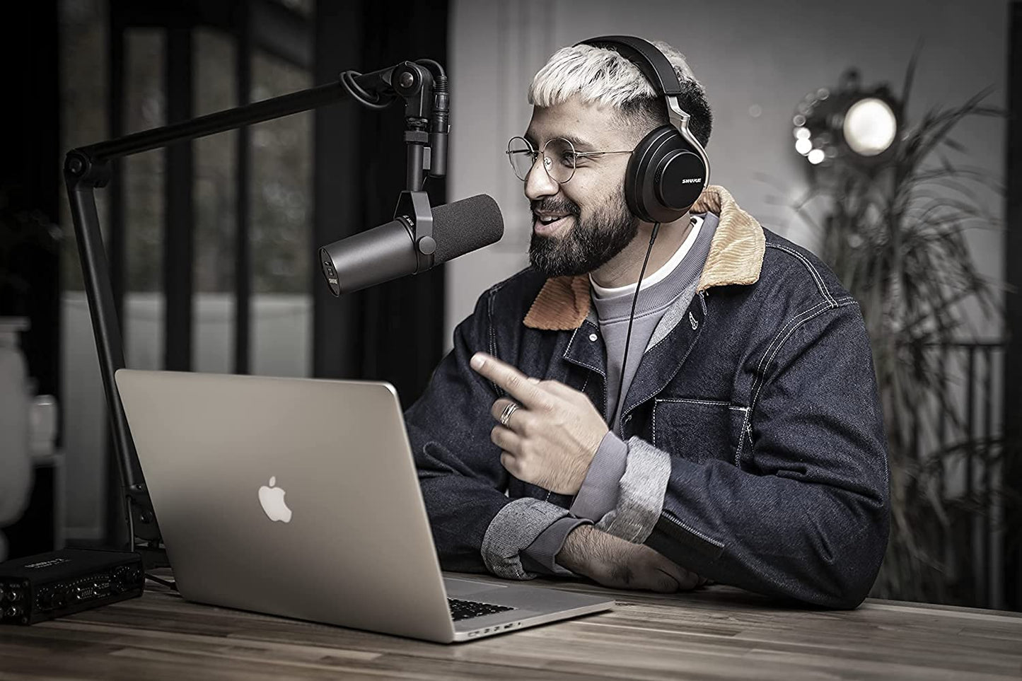 Shure SM7B vocale dynamische microfoon voor uitzending, podcast & opname, XLR Studio Mic voor muziek en spraak, brede frequentie, warm en glad geluid, robuuste constructie, afneembare voorruit - zwart